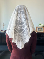 Load image into Gallery viewer, &quot;Exsultet&quot; Floral Mesh Lace Triangular Mantilla (Ivory)
