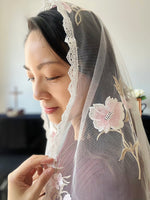Load image into Gallery viewer, &quot;O Filii et Filiae&quot; Floral Tulle D Mantilla | Large (White/Pink)
