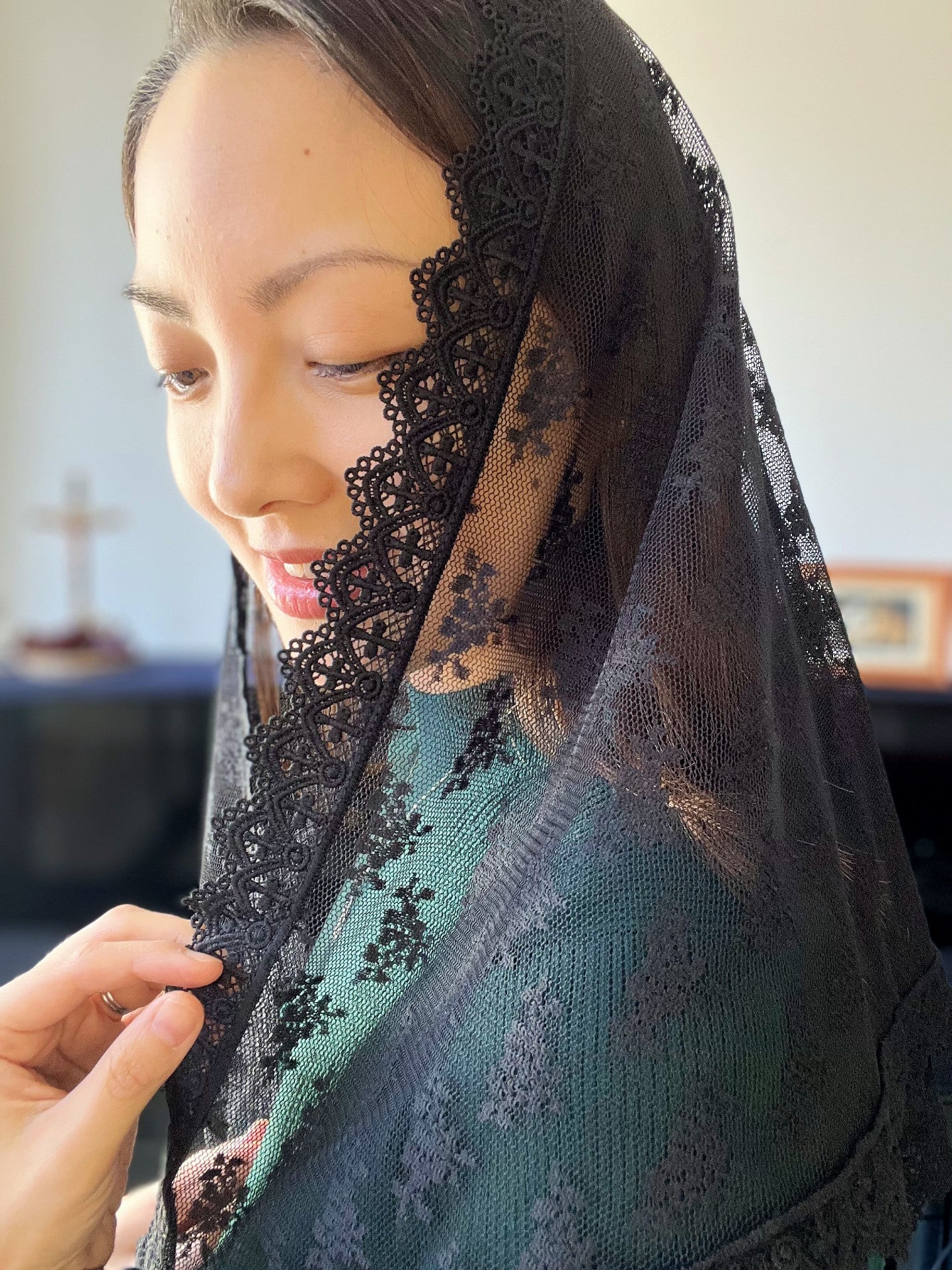 St. Catherine De Ricci Vintage Lace Mantilla | Medium & Small Sizes (Black)