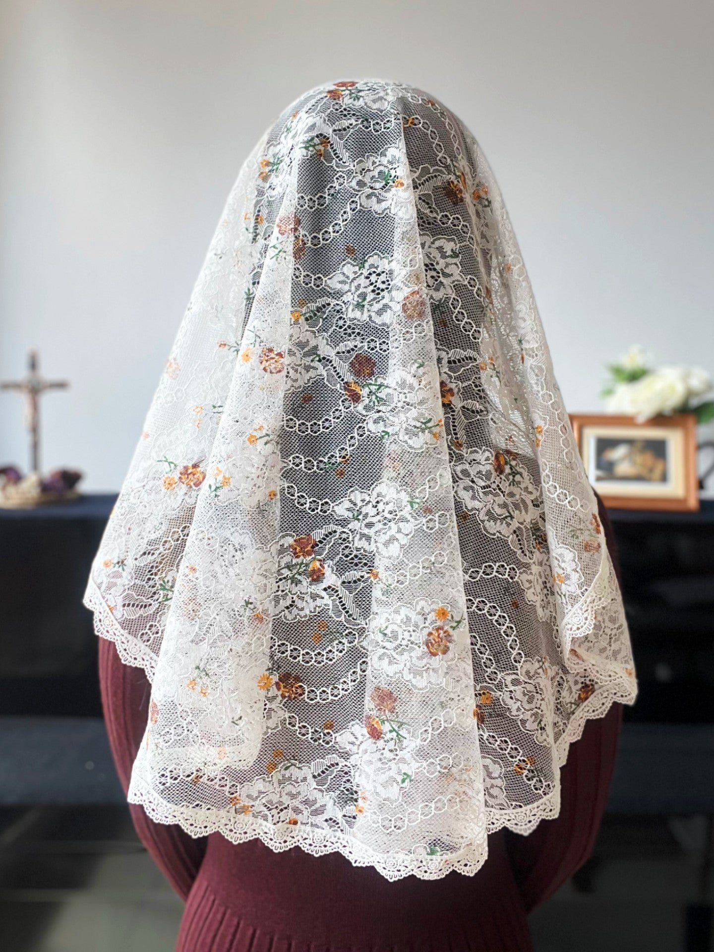 "The Strife is O'er" Floral Printed Lace Princess Veil (White / Floral)
