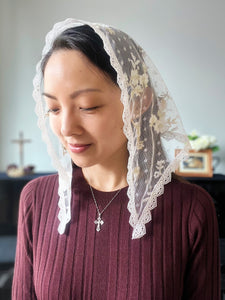 "Veni Creator" Floral Dotted Tulle Headwrap Veil (Ivory/Gold)