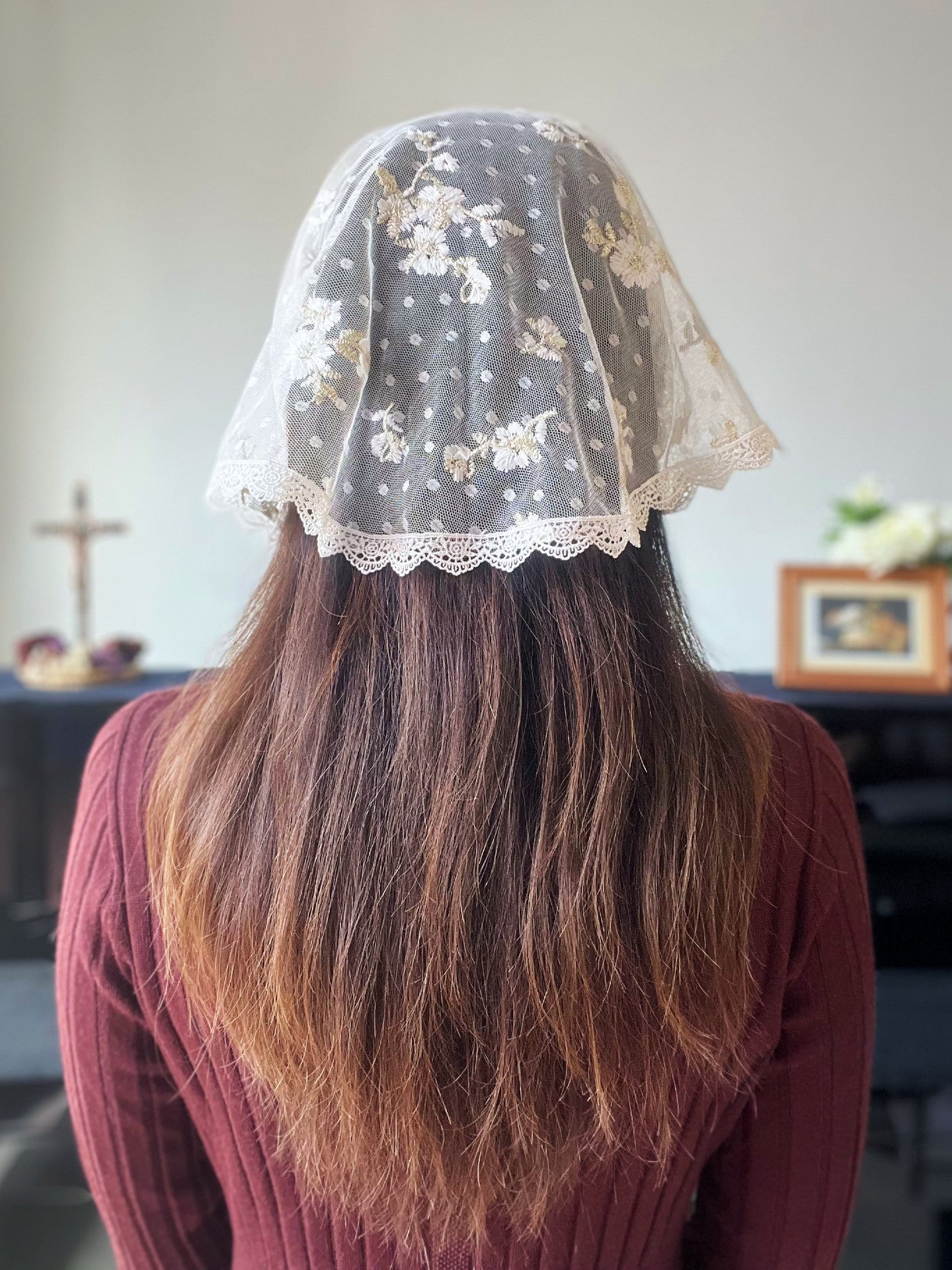 "Veni Creator" Floral Dotted Tulle Headwrap Veil (Ivory/Gold)