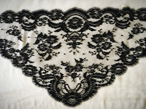 St. Zelie Martin Traditional French Lace Mantilla (Black & Ivory)