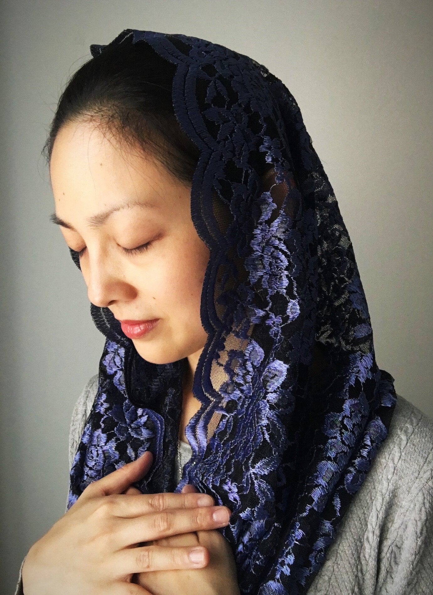 Our Lady of the Immaculate Conception Infinity Chapel Veil (Blue-Purple & Black)