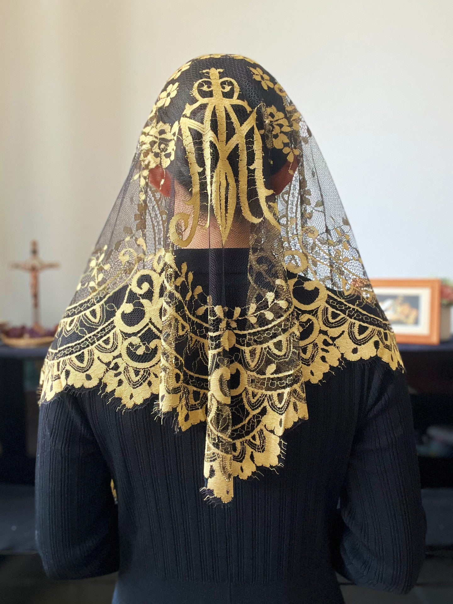 "Ave Maria" Spanish Lace Mantilla (White / Black / Gold & Black)