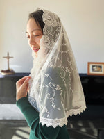 Load image into Gallery viewer, Bl. Amata Floral Tulle D Mantilla (White)
