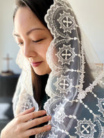 Load image into Gallery viewer, Bl. Jane of Aza Tulle Lace Cross Triangular Mantilla (White)
