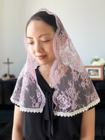 Load image into Gallery viewer, PRE-ORDER &quot;Bonus Est Dominus&quot; Chantilly Waterfall D Mantilla (Lilac Pink)

