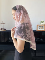 Load image into Gallery viewer, PRE-ORDER &quot;Bonus Est Dominus&quot; Chantilly Waterfall D Mantilla (Lilac Pink)
