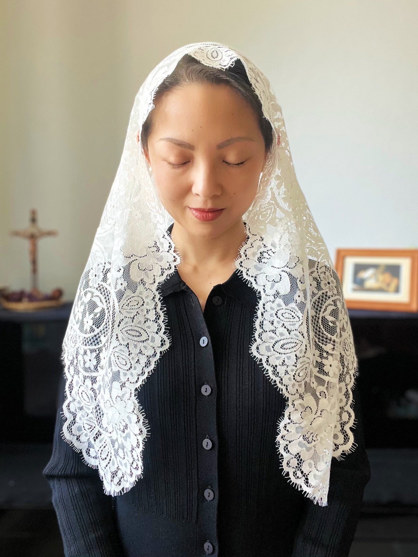"Immaculate Conception" Petalo Spanish Lace Mantilla (Dark Green / Ivory)