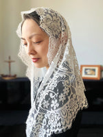 Load image into Gallery viewer, &quot;Immaculate Conception&quot; Petalo Spanish Lace Mantilla (Dark Green / Ivory)
