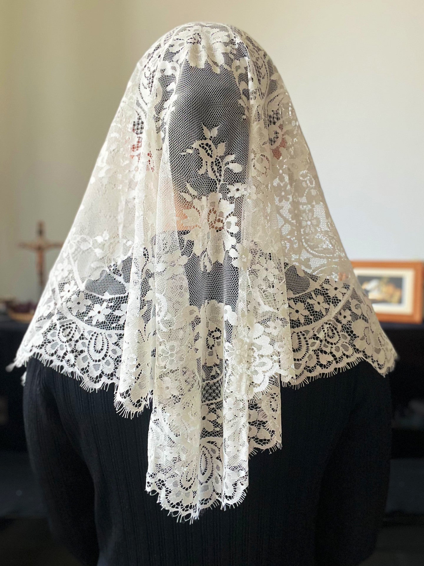 "Immaculate Conception" Petalo Spanish Lace Mantilla (Dark Green / Ivory)