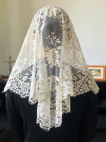 Load image into Gallery viewer, &quot;Immaculate Conception&quot; Petalo Spanish Lace Mantilla (Dark Green / Ivory)
