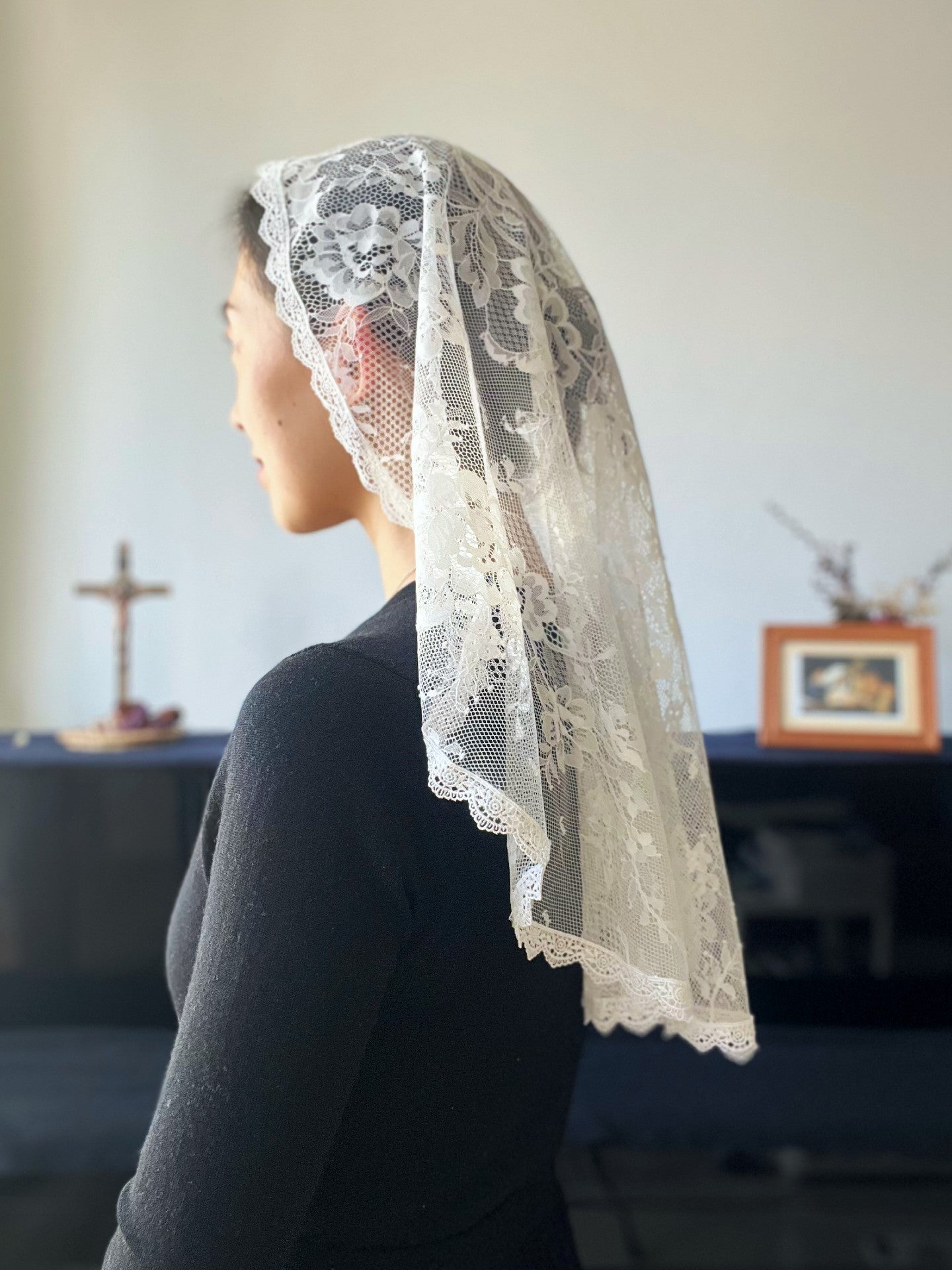 Our Lady of the Miraculous Medal Chantilly Lace Oval Princess Veil (White)
