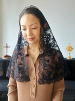 Load image into Gallery viewer, Pope Benedict XVI Blossom Lace Waterfall D Mantilla (Black)
