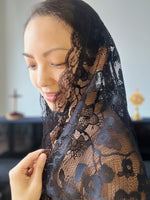 Load image into Gallery viewer, Pope Benedict XVI Blossom Lace Waterfall D Mantilla (Black)

