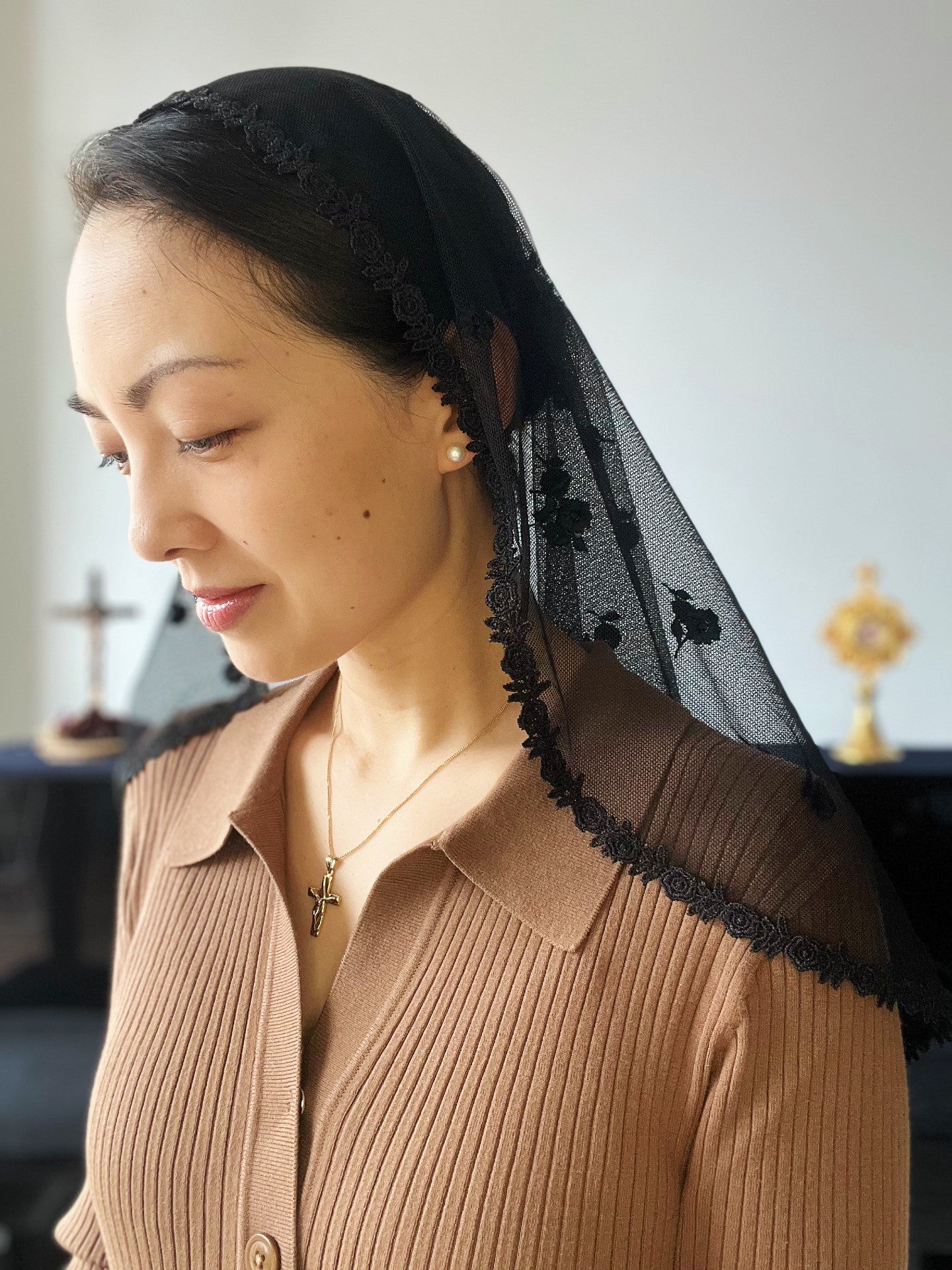 Pope Leo XIII Floral Tulle Princess Veil (Black)