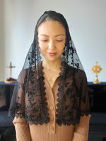 Load image into Gallery viewer, Pope St. John Paul II Vine Floral D Mantilla (Black)
