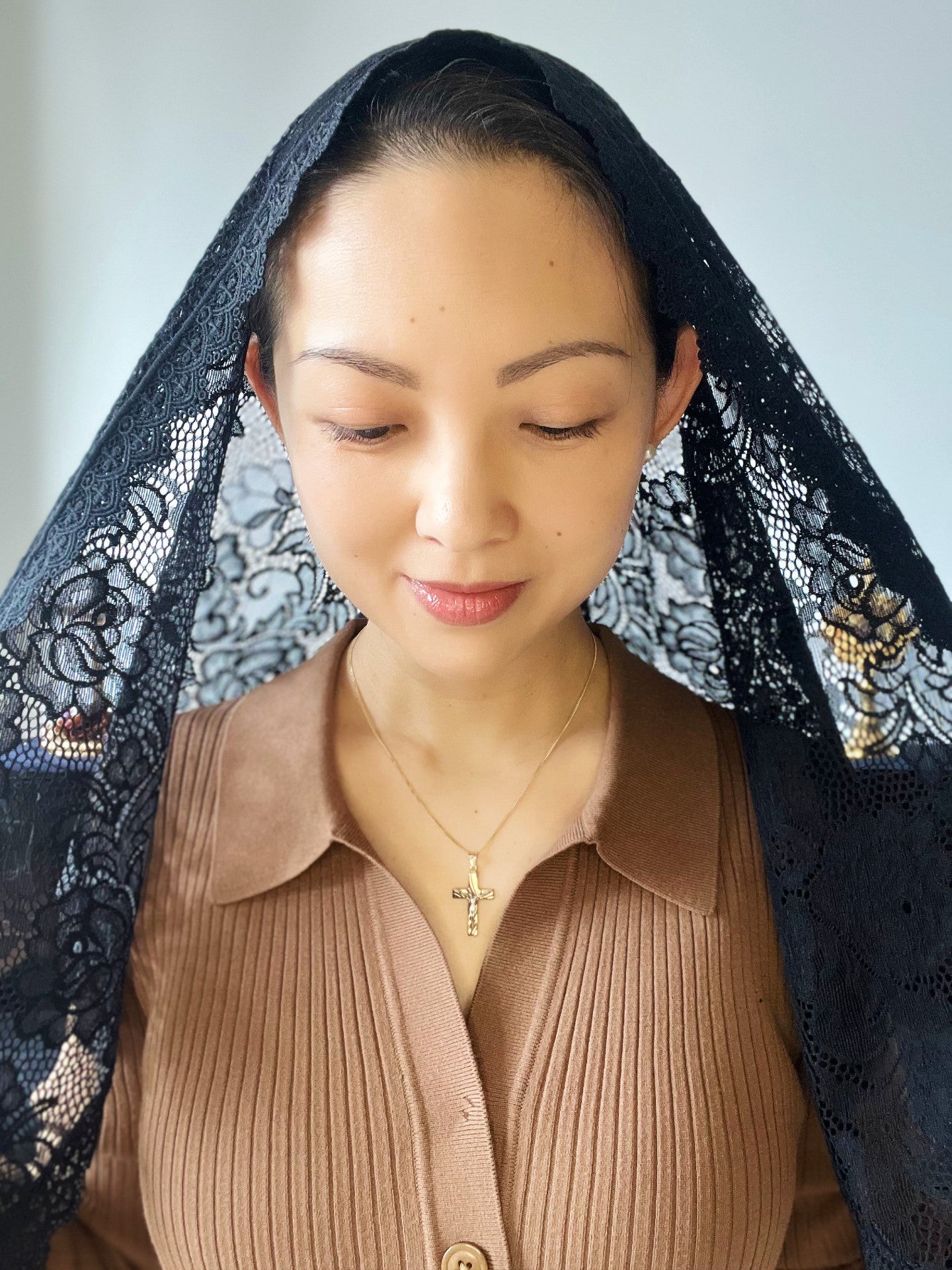 Pope St. Pius X Rose Lace Triangular Mantilla (Black)
