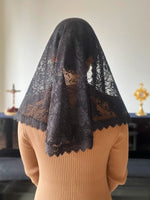 Load image into Gallery viewer, Pope St. Pius X Rose Lace Triangular Mantilla (Black)

