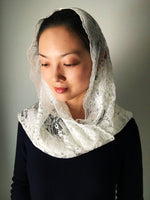 Load image into Gallery viewer, Our Lady of Fatima Ivory Traditional Mantilla (Large)
