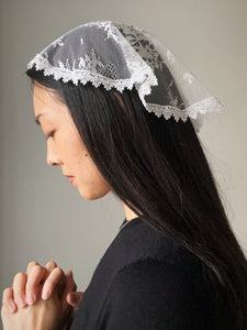Our Lady of the Miraculous Medal Chantilly Lace Princess Veil (White)