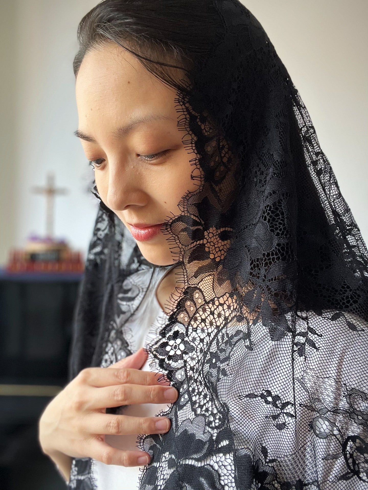PRE-ORDER Our Lady of the Miraculous Medal Chantilly Lace Cascading D-Mantilla (Black)