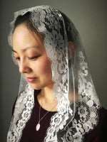 Load image into Gallery viewer, St. Bernadette Traditional French Mantilla (White &amp; Black)
