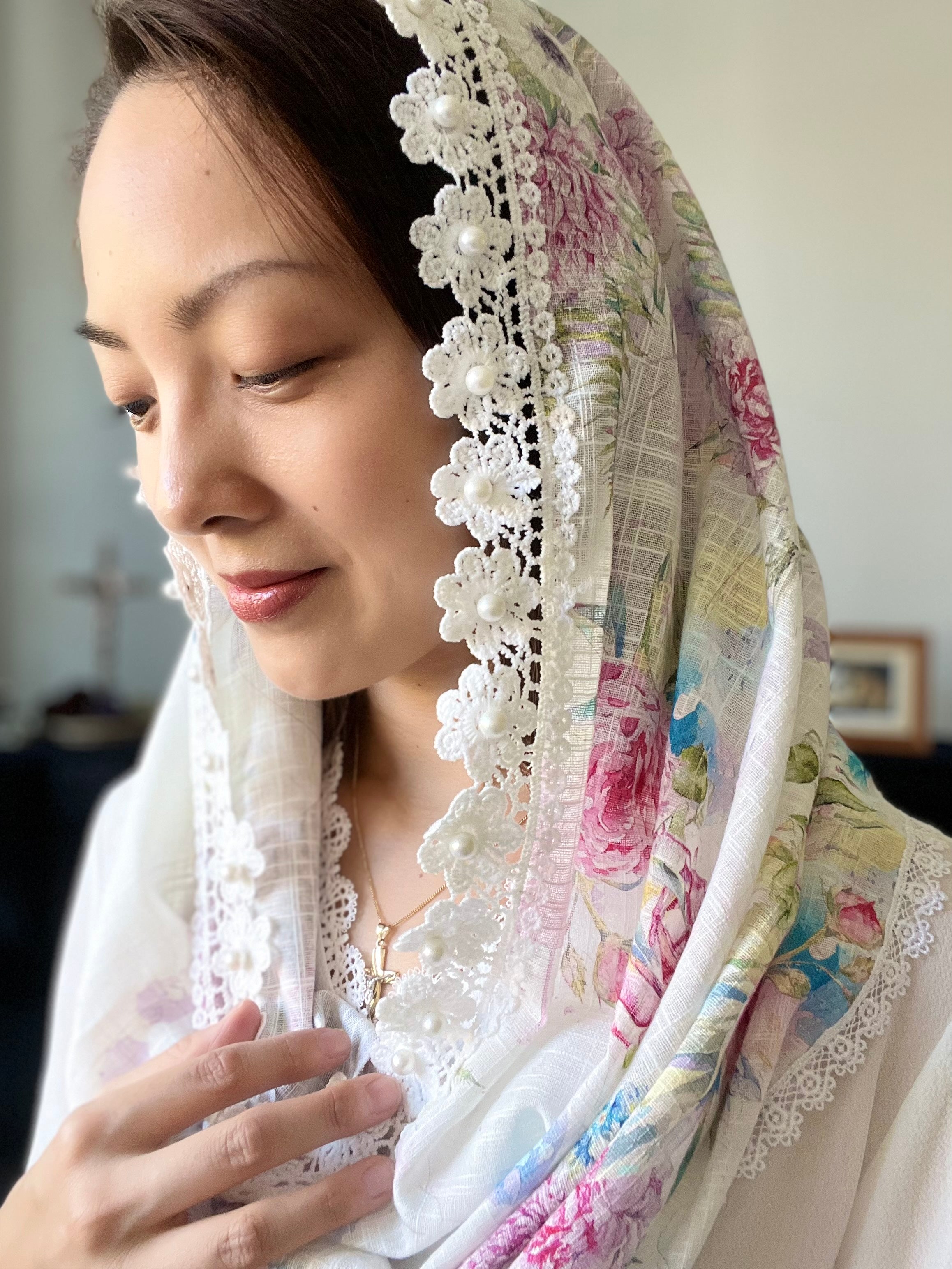 St. Lucy Silk Linen Infinity Veil (White Floral)