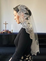 Load image into Gallery viewer, &quot;The Little Flower&quot; Bridal Mantilla (Silk White)
