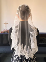Load image into Gallery viewer, &quot;The Little Flower&quot; Bridal Mantilla (Silk White)
