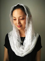 Load image into Gallery viewer, Rosa Mystica (Mystical Rose) Lace Infinity Chapel Veil (Ivory)
