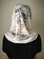 Load image into Gallery viewer, Rosa Mystica (Mystical Rose) Lace Infinity Chapel Veil (Ivory)
